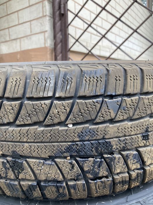 Продается балоны на легкий автомобиль