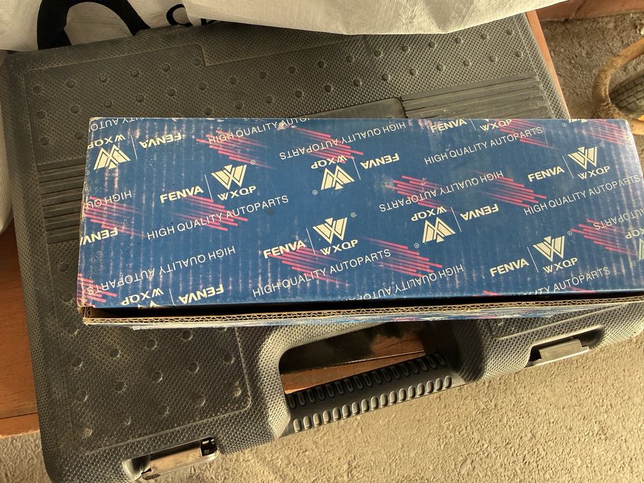 Бензанасос на мерседес 210