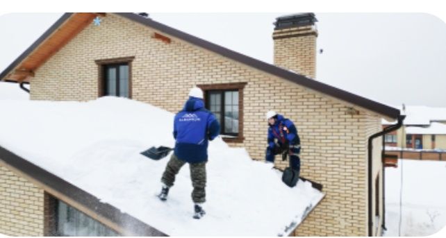 Уборка снега с крыш