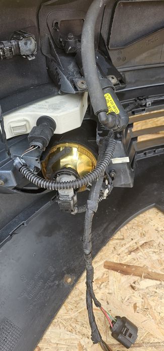 Bară față Passat B6 Originală Completă cu Spălător Faruri Tot Original,  senzori parcare,  instalație electrică, Proiectoare LC9X, din Rm-Vâlcea