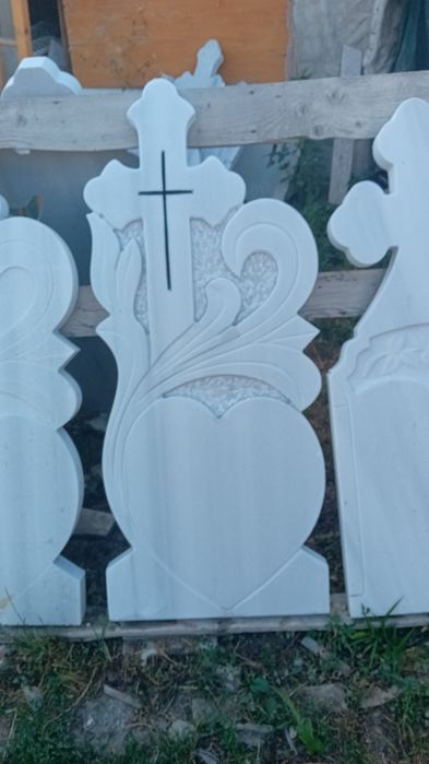 Vând cruci de marmură preț de producător asigur și transport