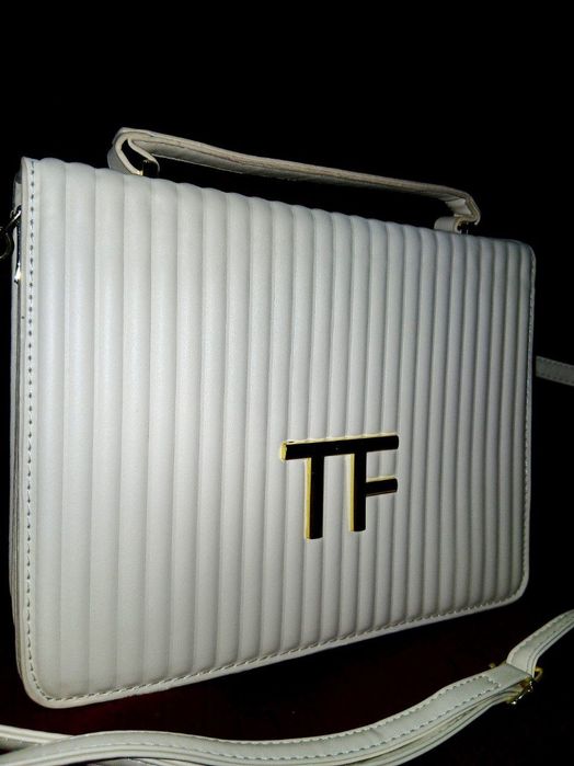 По распродаже из Америки, женская сумка от бренда "TF" ! Цена 120.000