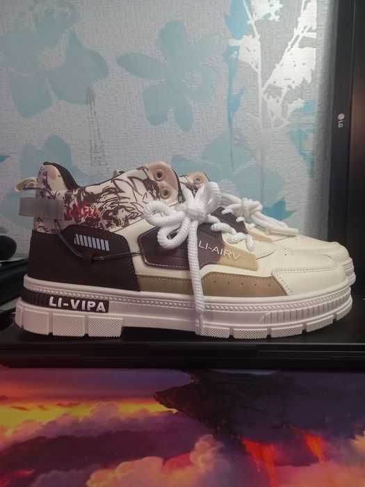 Кросовки EU 45/28,5 см. Новые