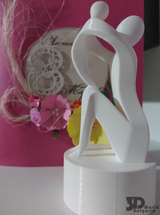 Статуетка,подходяща за подарък за 8 Март