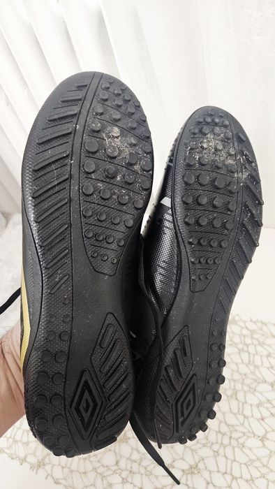 Ghete fotbal sintetic Umbro Formation 40 adidasi original  folosit