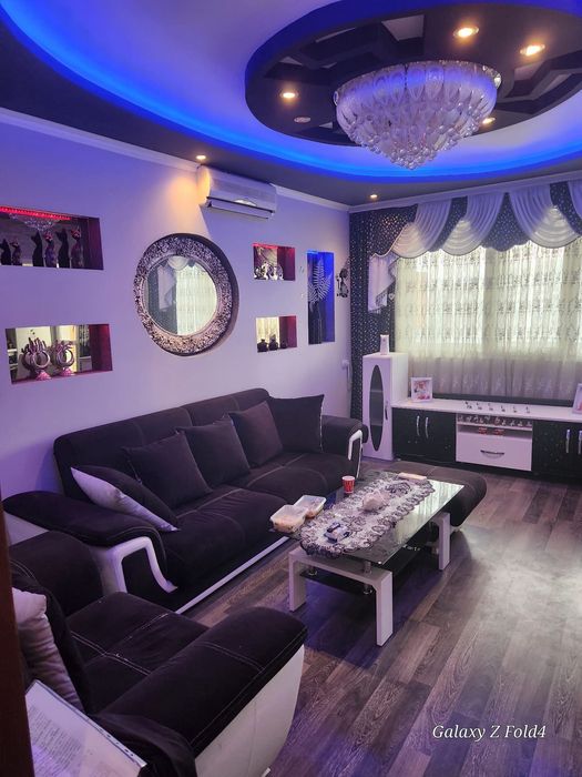 Продава се Тристаен апартамент в Шумен, Пазара - 90 кв.м за 992 €/кв.м - Снимка #1