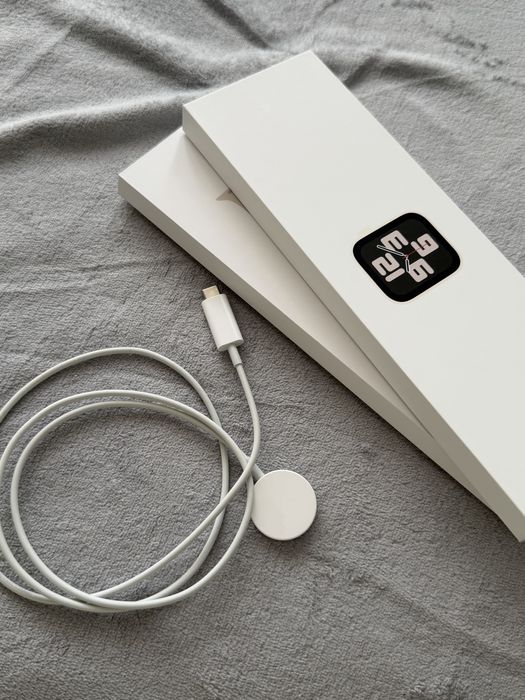 Продам Apple Watch SE, M/L 40 мм
