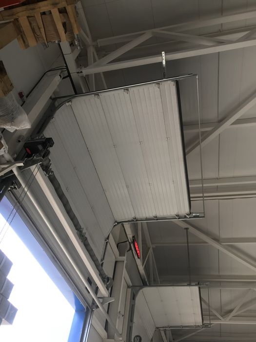 Секционные ворота