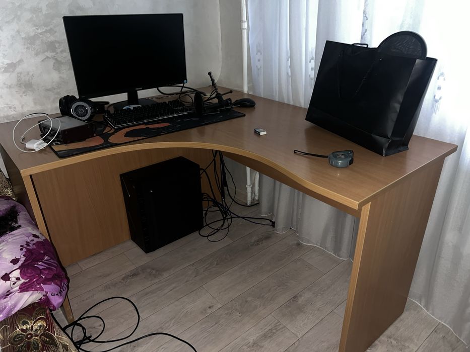 Компьютерный стол