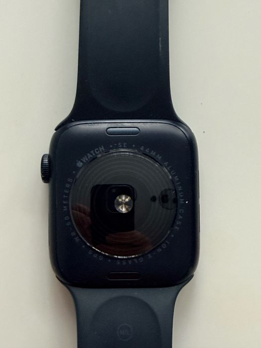 Apple Watch SE (Gen 1) 44mm Space Grey GPS - Baterie 95% + Curea cadou