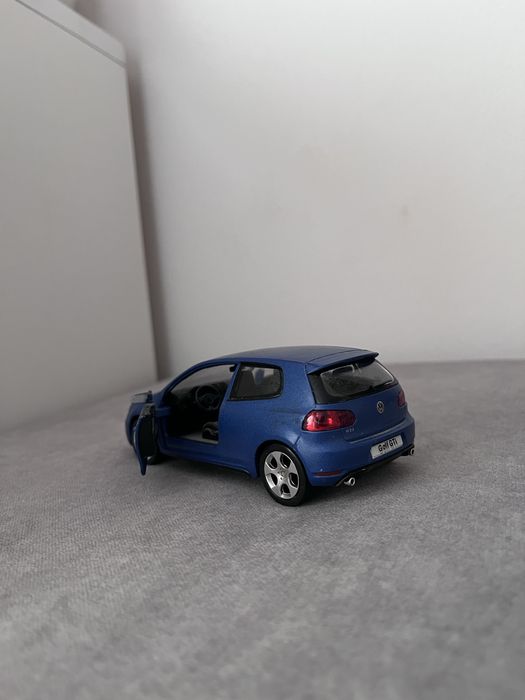 Метални колички за игра