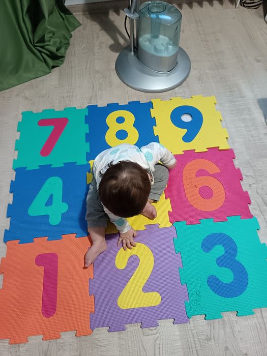 Lot bebe: 2 seturi covor spuma Eva+ 2 scaune baie + 4 perne diverse +