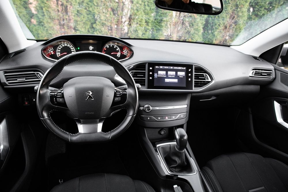 ~Peugeot 308~An 2014~1.2 Benzina~Km 115000~Euro 5