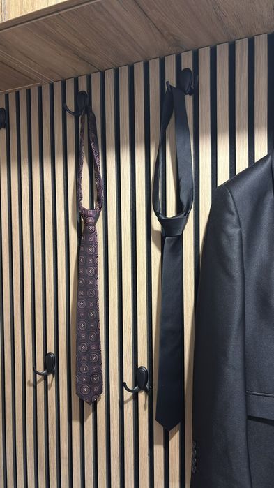 Бален костюм Андрюс
Черен Костюм Аndrews
Гръдна обиколка 104см
От ръка