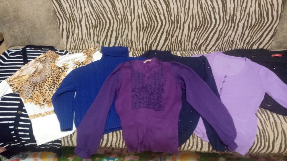 Разное. Размер 46-50.дешево.еще вещи есть