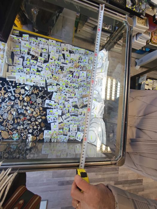 Стъклена витрина/ витрини