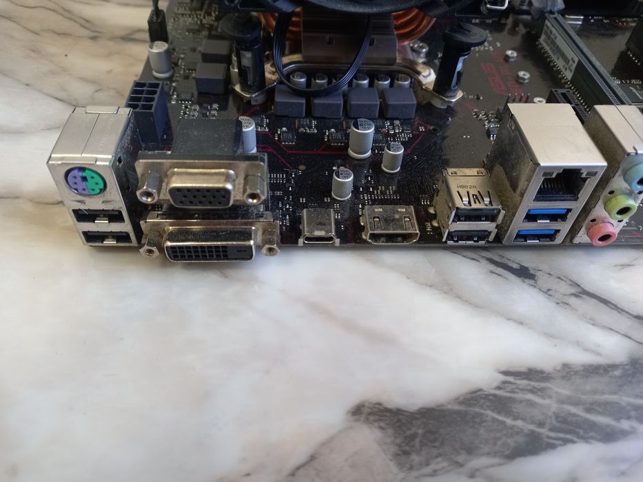 Дънна платка  ASUS PRIME B250-PLUS+ Intel® Core i7-7700+8gb lga 1151