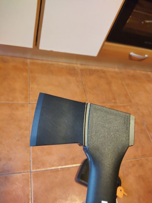 Vand topor Fiskars X10