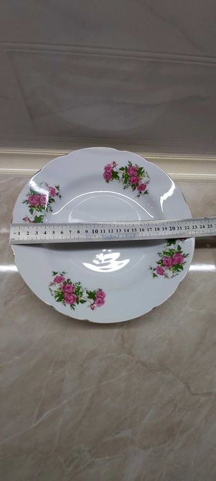 Тарелки 23см диаметром