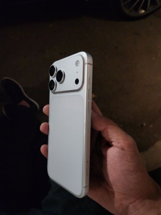 17 pro max 256 white