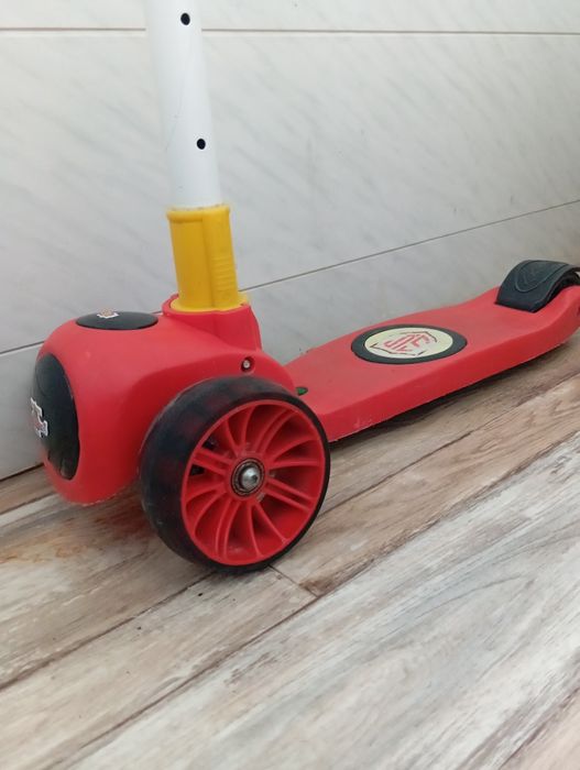 Продам самокат в хорошем состоянии