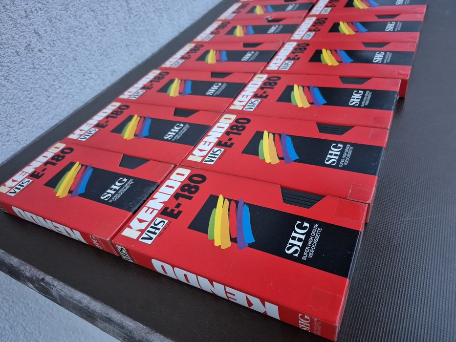 Vând lot 20 casete video VHS originale Kendo, 180 minute cu filme

- 5