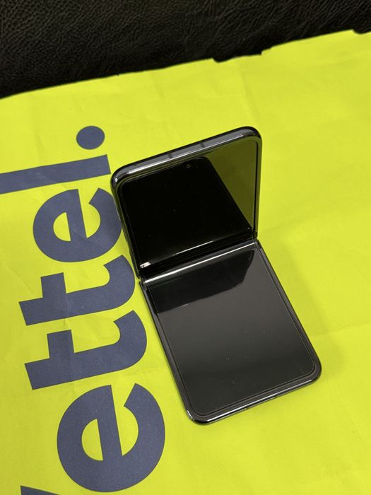 512GB Motorola Razr 50 Ultra Гаранция Yettel 2027 Blue