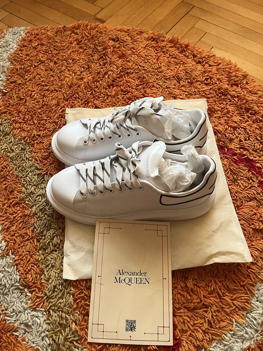 Vand alexander mcqueen / dau la schimb