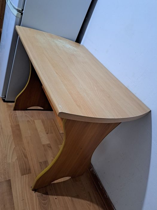 Продам кухонный стол