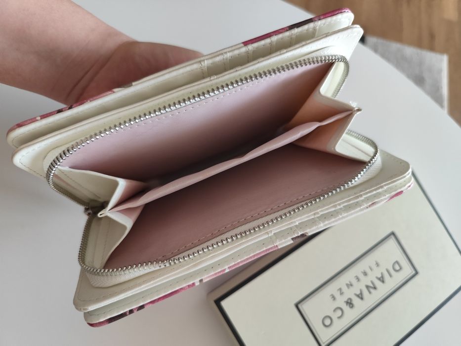 Дамски портфейли