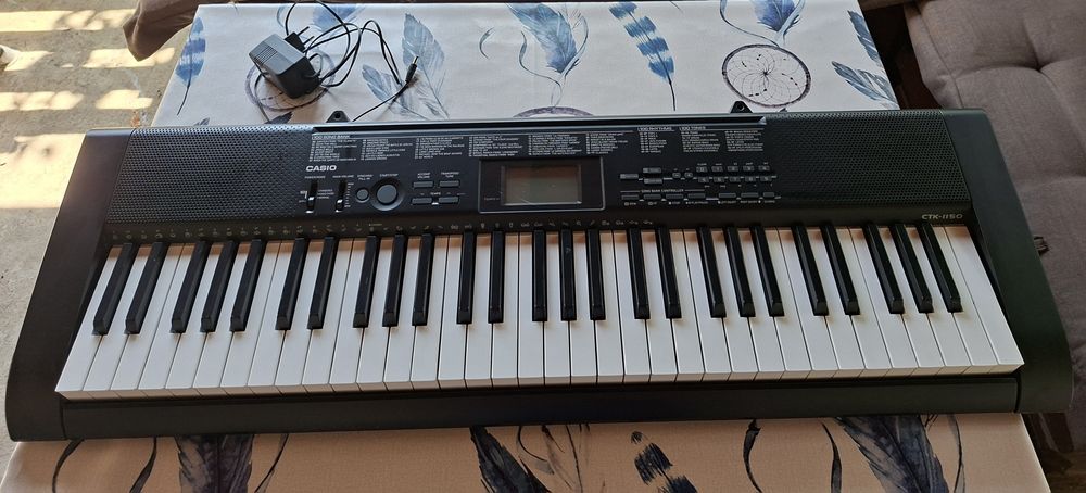 Vand doua orgi Casio,una perfect functionala(Casio CTK-1150) iar cealaltă pt piese