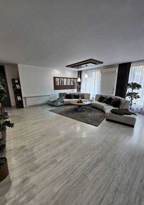 Продава се Мезонет в Шумен, Център - 400 кв.м за 838 €/кв.м - Снимка #1