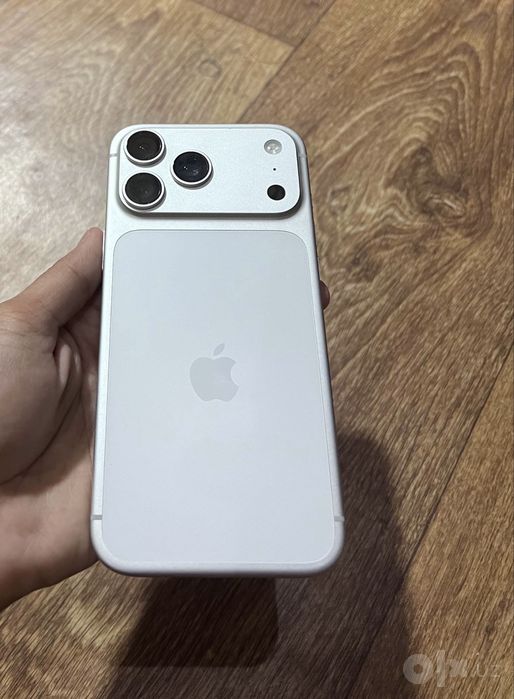 Iphone 17 pro max silver