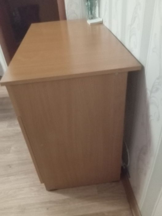 Продается плательный шкаф,письменный  стол