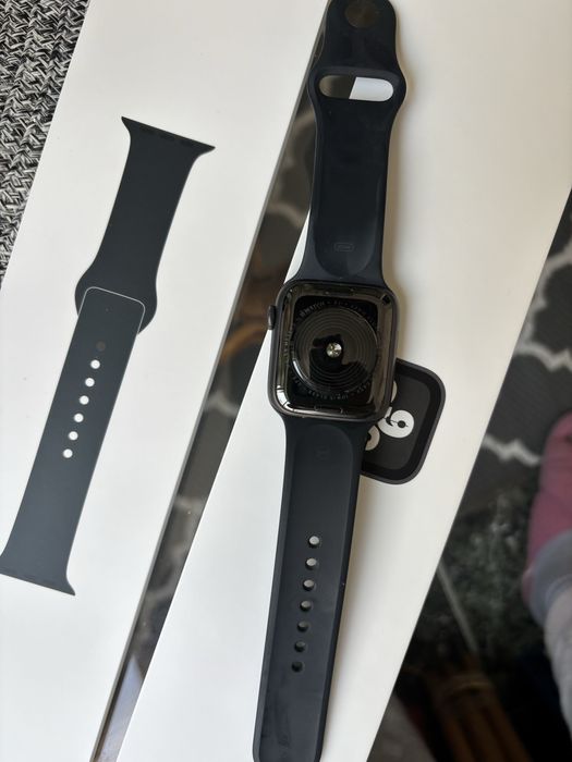 iwatch SE space gray aluminium case 44 mm sport band model A2352