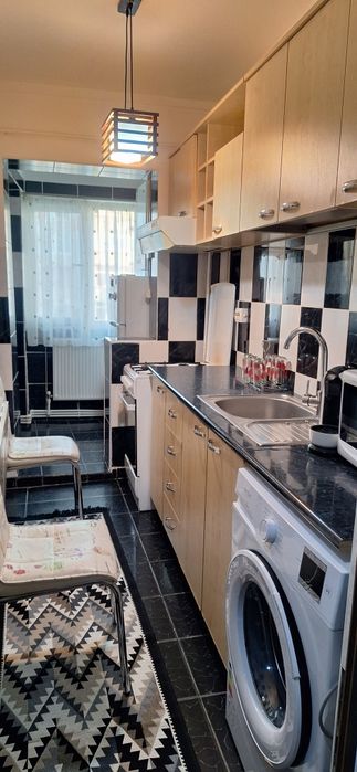 Închiriez garsoniera