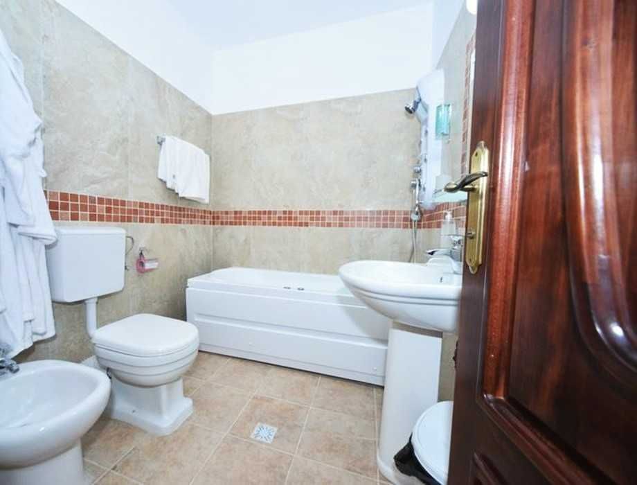 Hotel de vanzare in predeal, aproape de partia clabucet