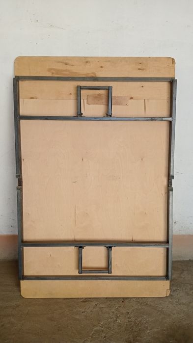 Стол. Стул сотлади