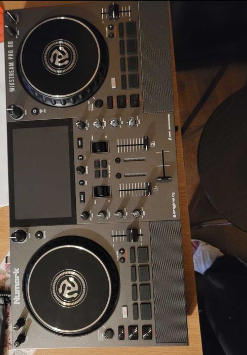 Consola Numark Mixstream Pro Go de vanzare