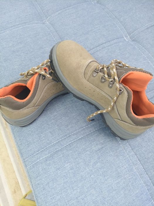 Спец ботинка сатылады новый размер 43