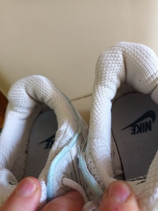 Adidași nike nr 40,5 în stare impecabilă preț 90 lei .comanda pe olx ieftin și sigur în jur de10  lei