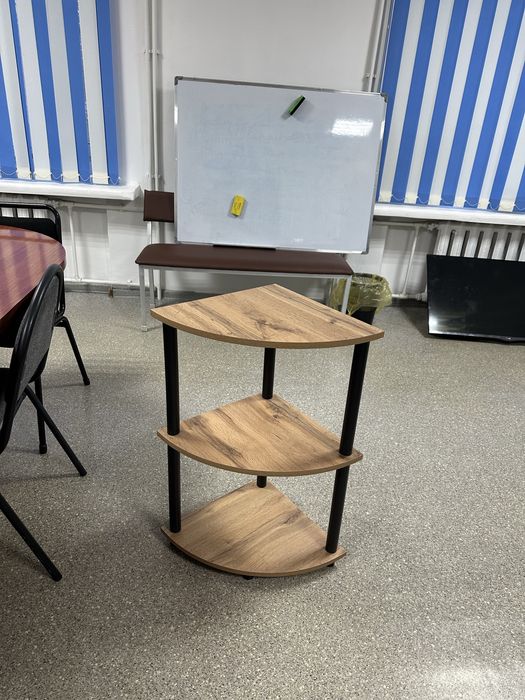 Стол и стеллаж угловой