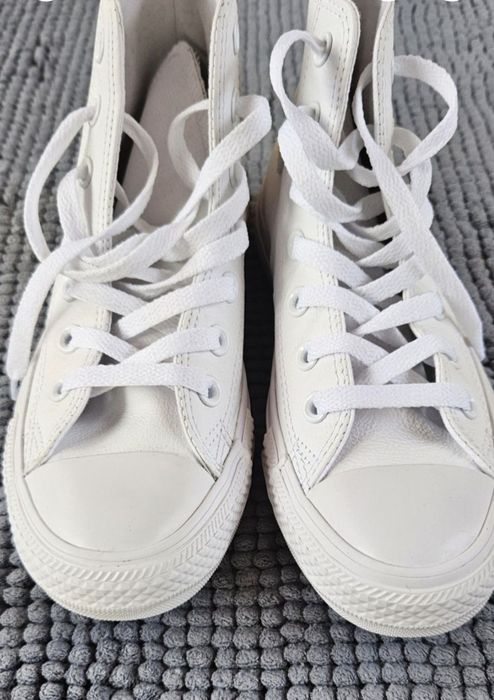 Tenesi Converse albi