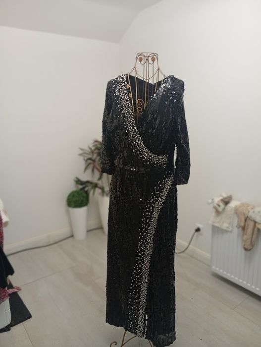 Vând rochii elegante de seara și de vară