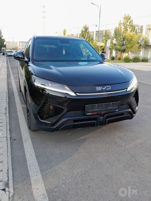BYD Yuan Up 401 Qora 2025
