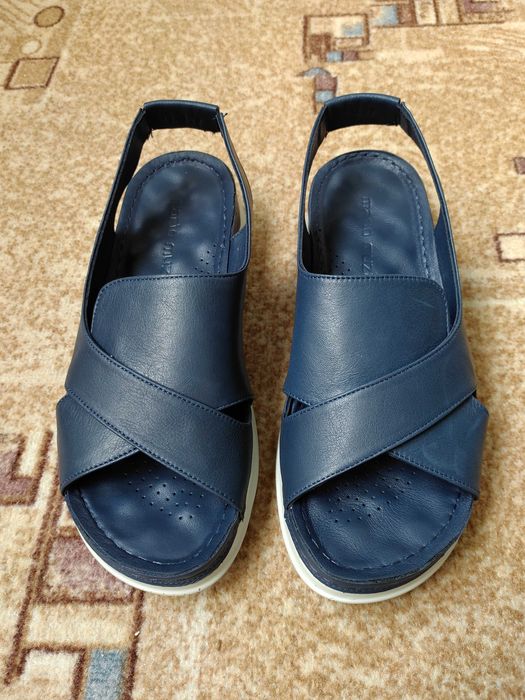 Продам босоножки размер 39