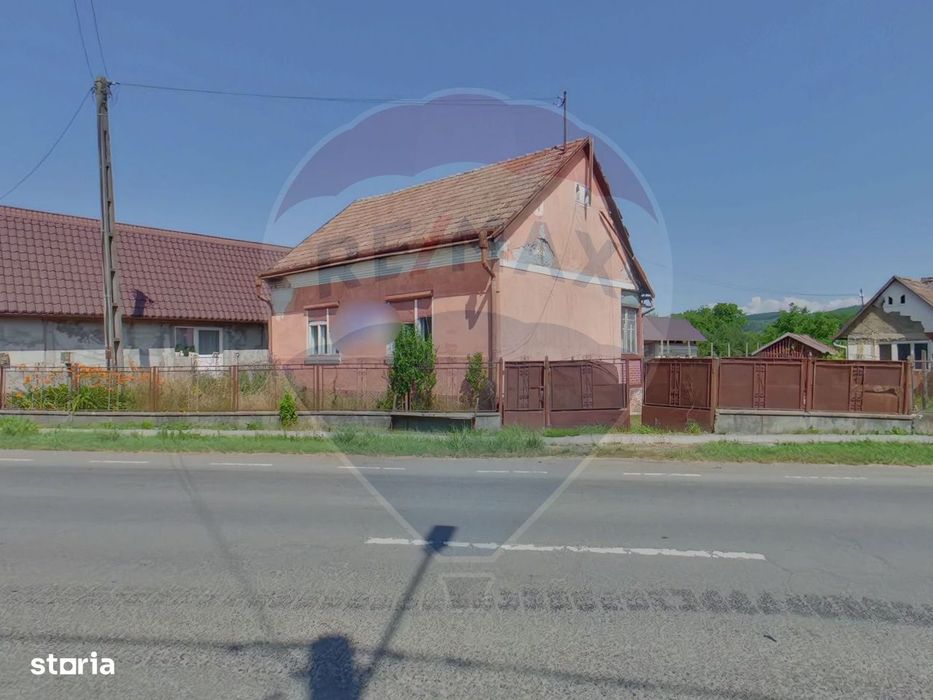Casă și Teren de vânzare. 22 Metri Front!