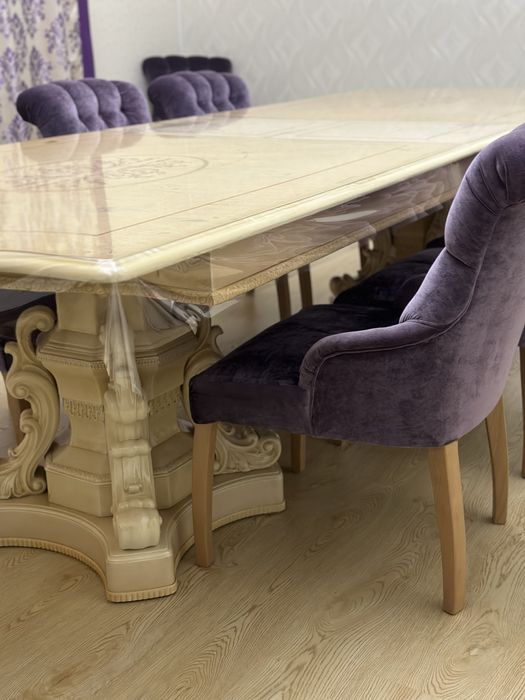 Гостинный стол со стулями