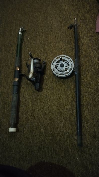 Удочки с катушками.