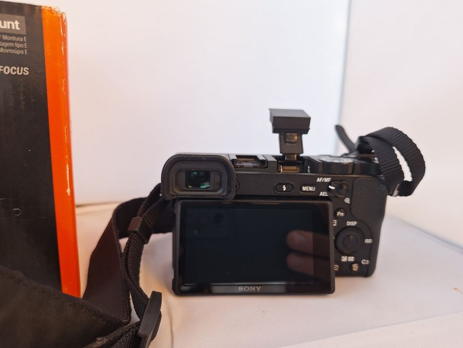 Sony a6500, grip meike, 2 încărcătoare, 4 acumulatori, obiectiv;